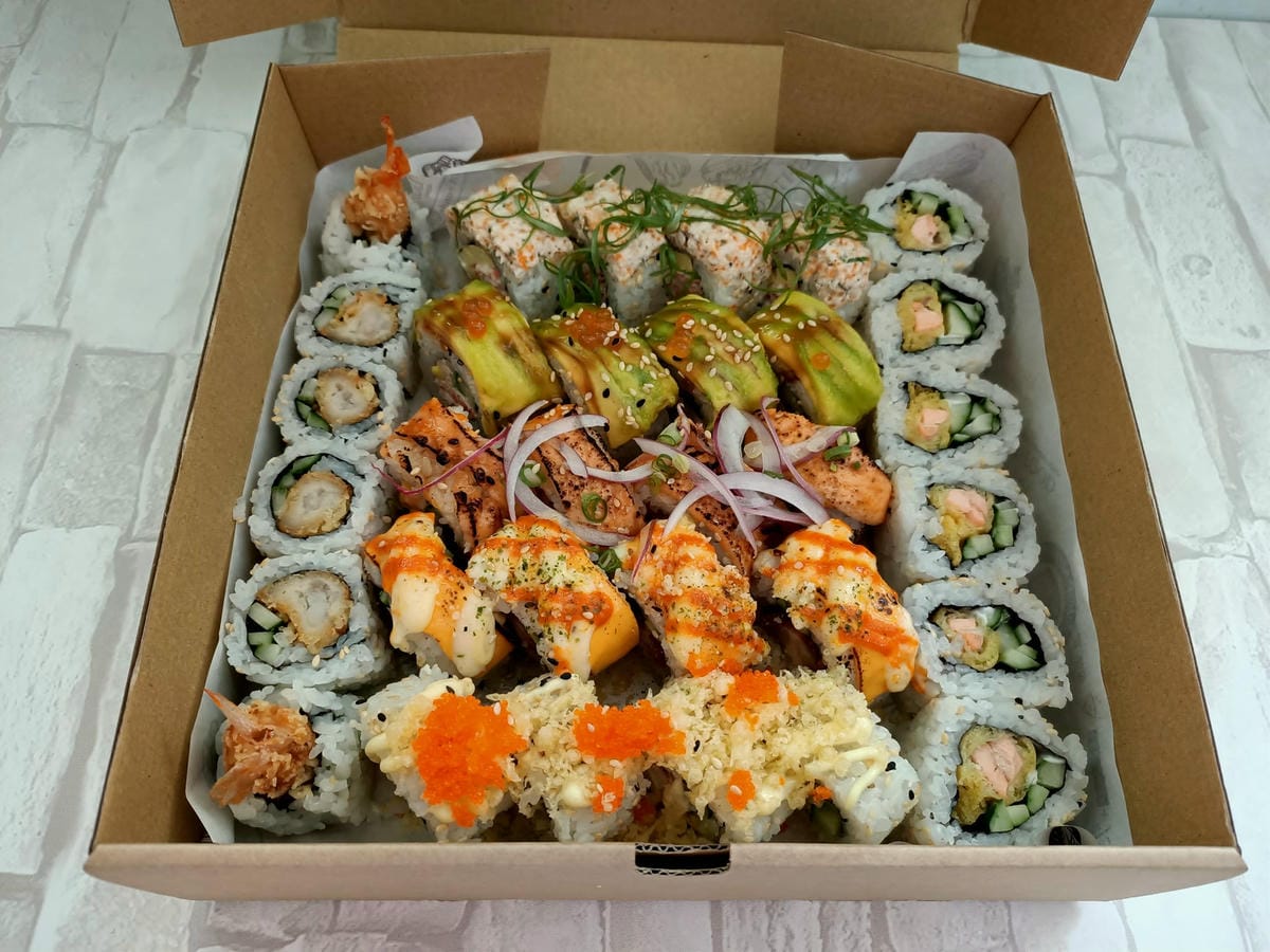 捲捲米Sushi Bar美式壽司-歡樂派對壽司餐盒(限外帶) 捲捲米Sushi Bar美式壽司-歡樂派對壽司餐盒(限外帶)