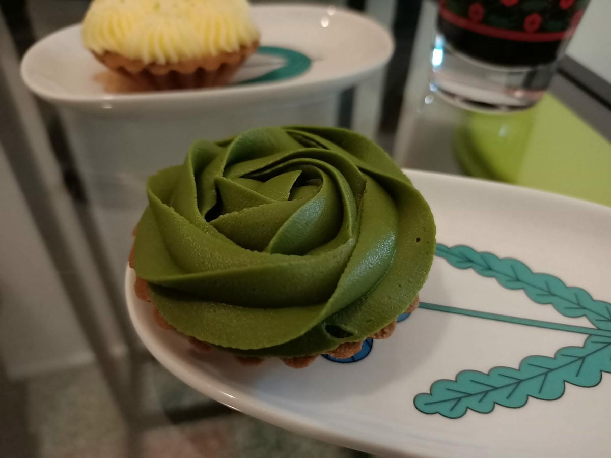 歪歪歪甜點-號稱花蓮地表最強蛋黃酥,來高雄展店