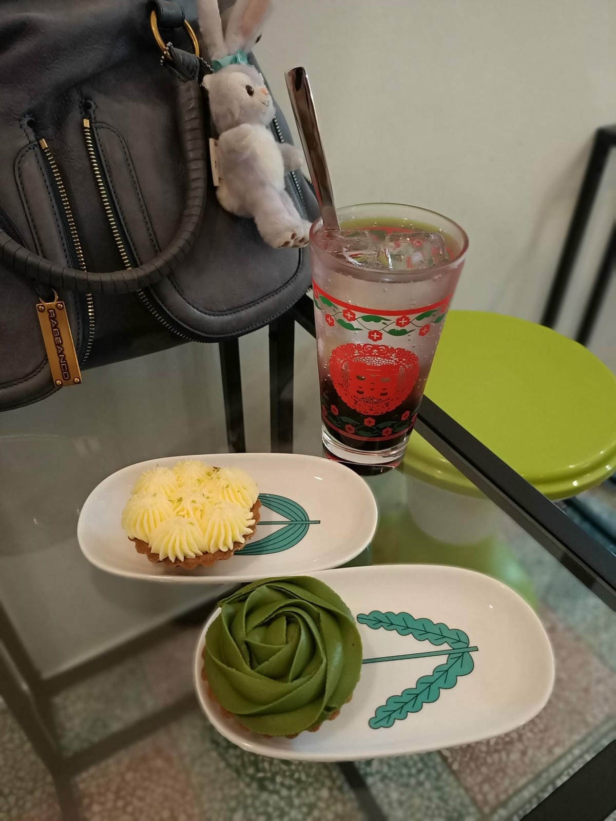 歪歪歪甜點-號稱花蓮地表最強蛋黃酥,來高雄展店