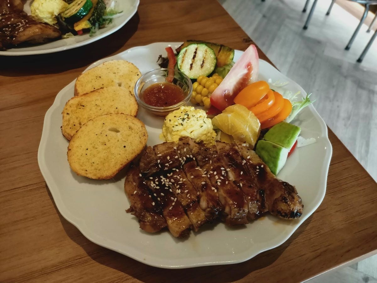 豔食堂-早午餐&酒吧兼具百變餐館 豔食堂-早午餐&酒吧兼具百變餐館