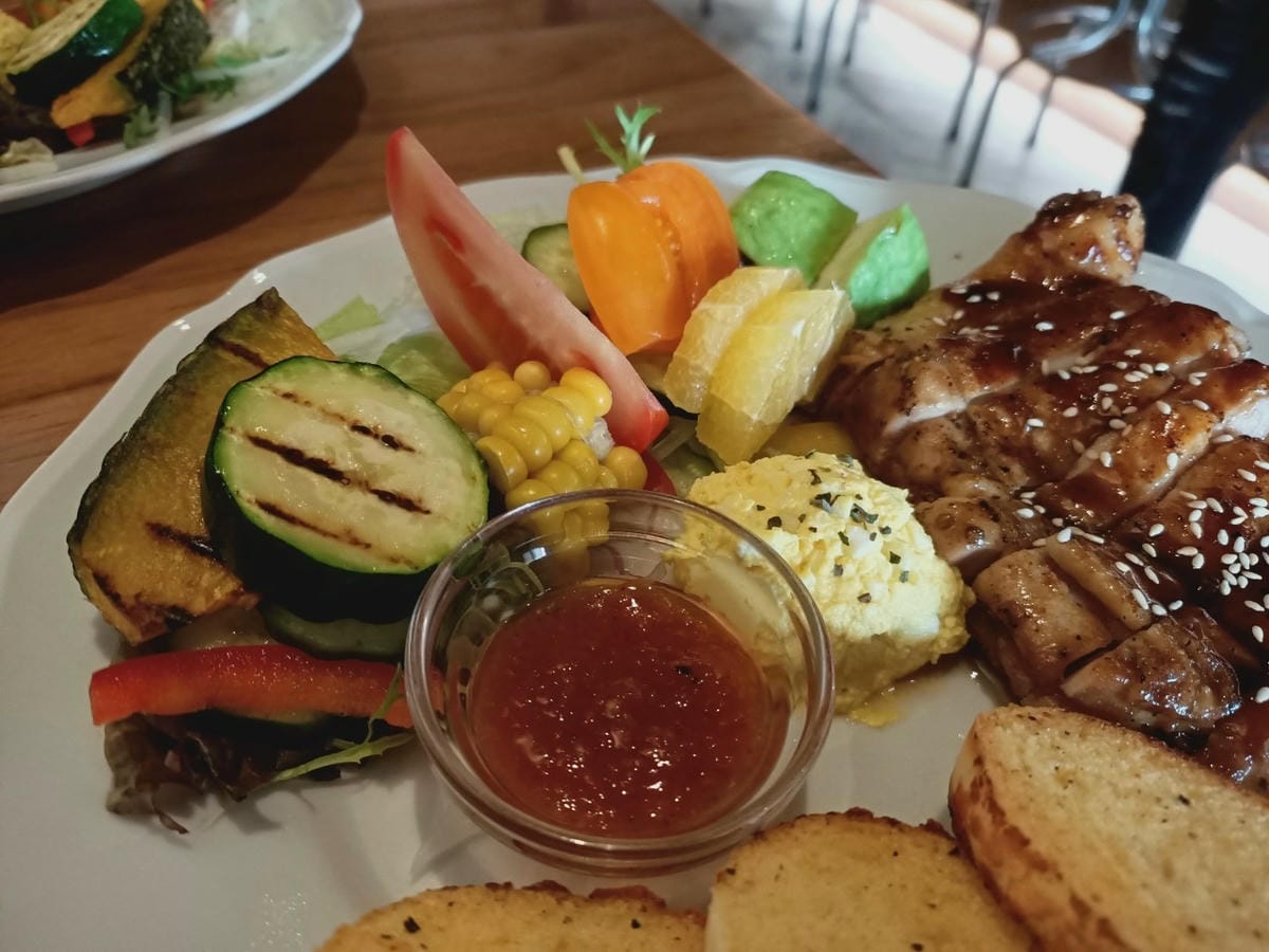 豔食堂-早午餐&酒吧兼具百變餐館 豔食堂-早午餐&酒吧兼具百變餐館