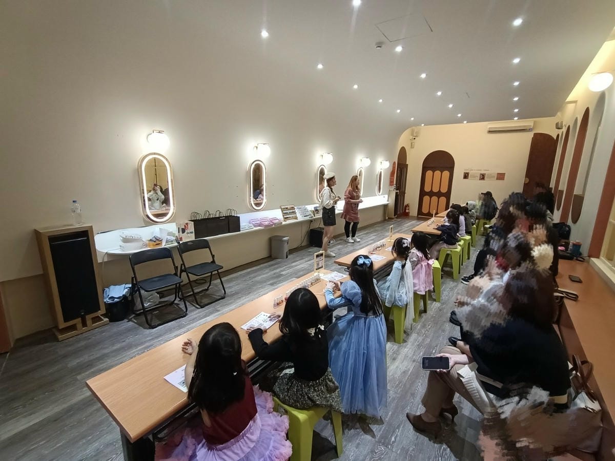 跟著哈媽去溜達-小小彩妝師25200202