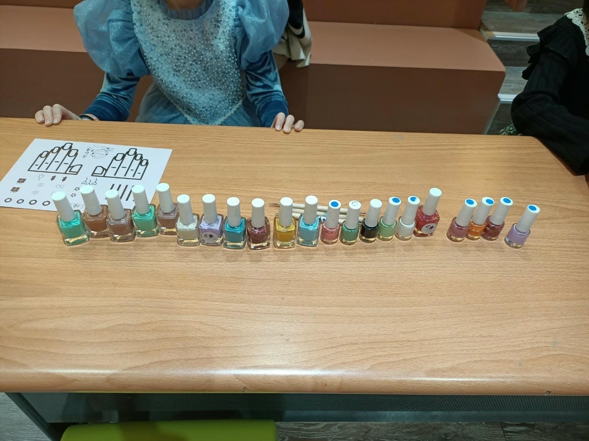 跟著哈媽去溜達-小小彩妝師25200202