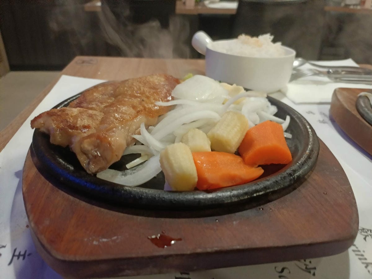 丹妮牛排-豐盛水果生菜沙拉,主餐堅持食材原味,每個細節都倍感