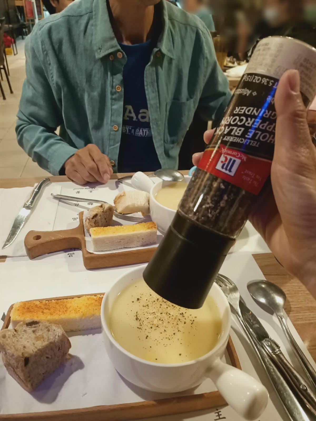 丹妮牛排-豐盛水果生菜沙拉,主餐堅持食材原味,每個細節都倍感