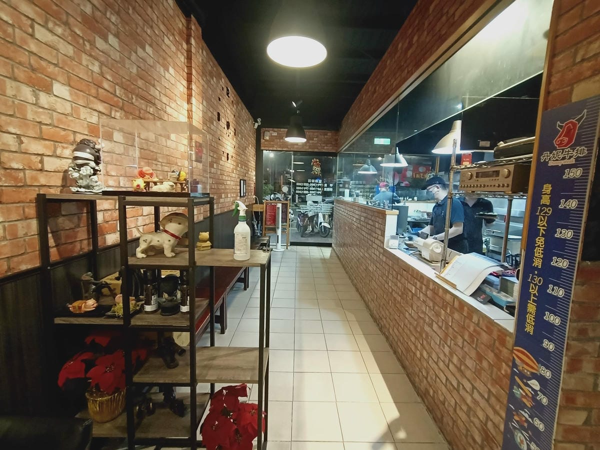 丹妮牛排-豐盛水果生菜沙拉,主餐堅持食材原味,每個細節都倍感