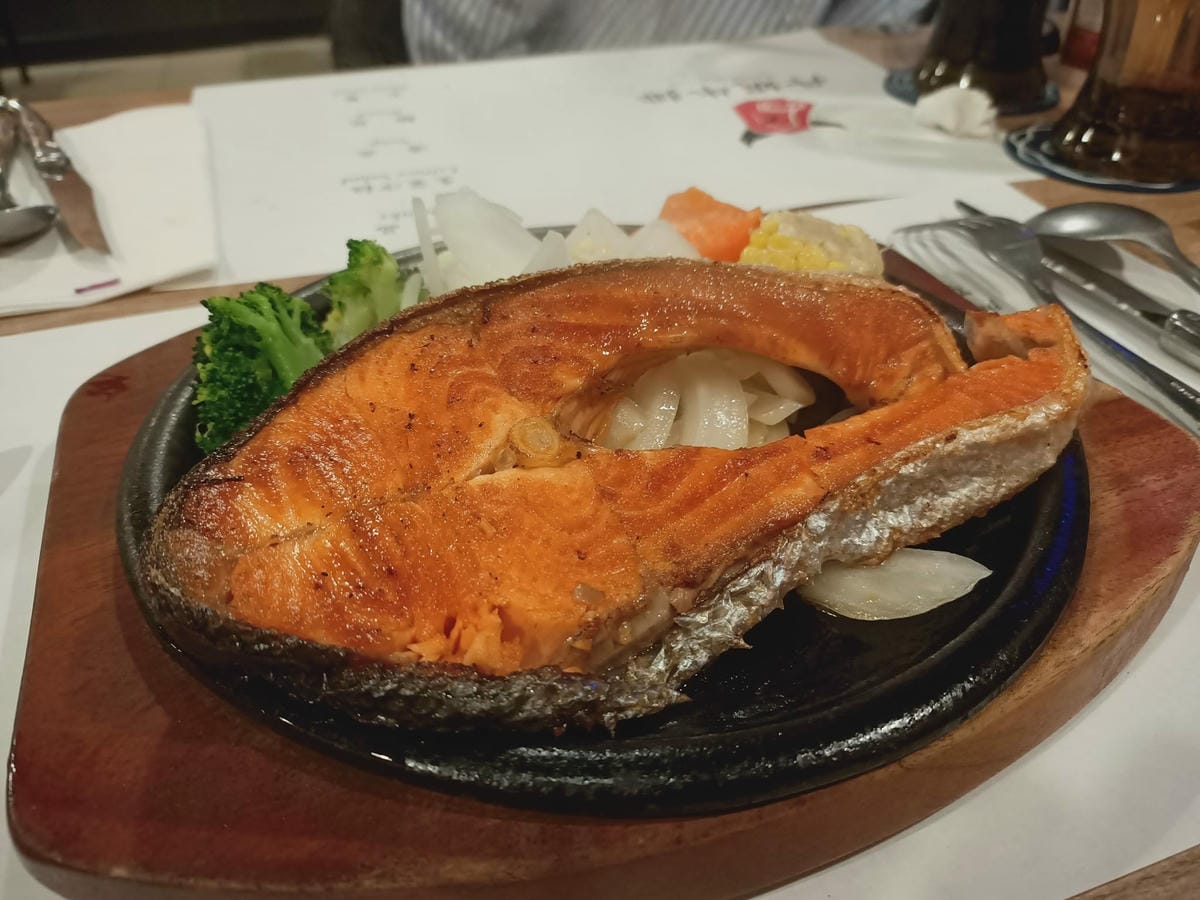 丹妮牛排-豐盛水果生菜沙拉,主餐堅持食材原味,每個細節都倍感