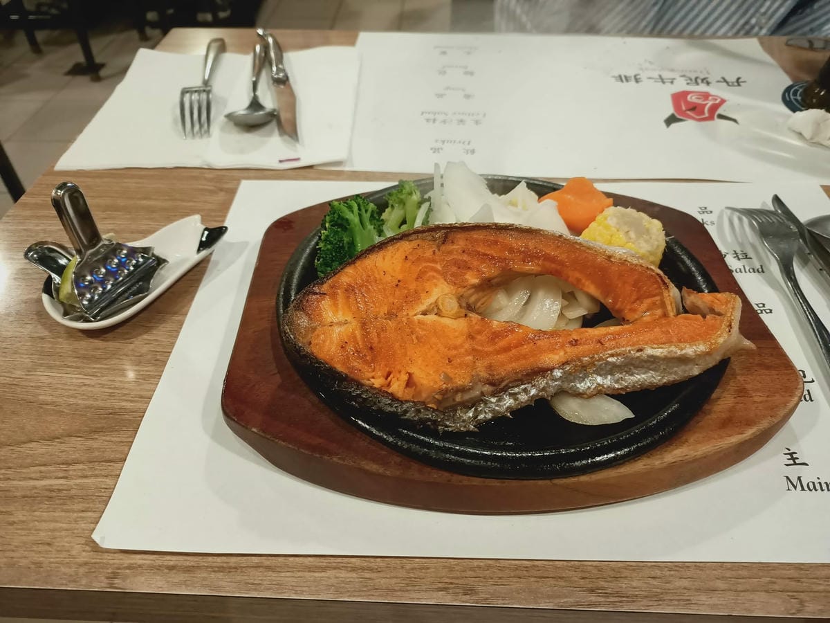 丹妮牛排-豐盛水果生菜沙拉,主餐堅持食材原味,每個細節都倍感