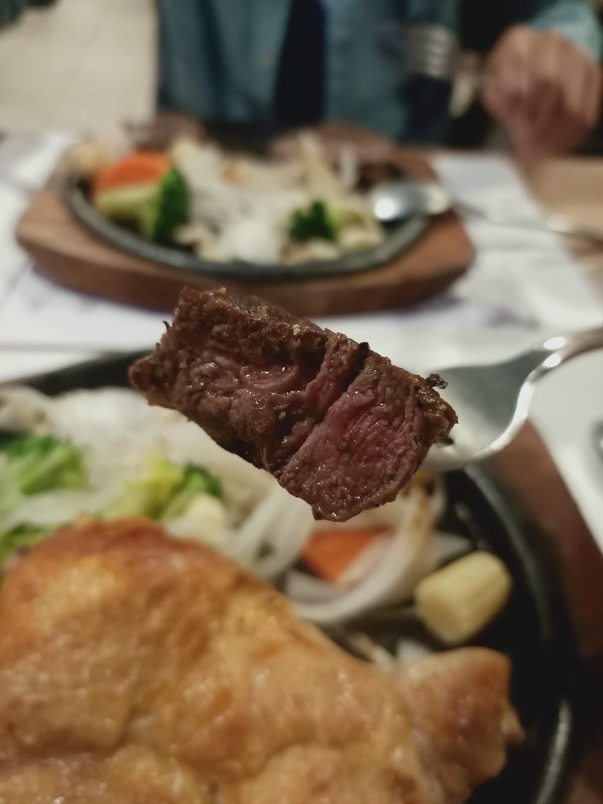 丹妮牛排-豐盛水果生菜沙拉,主餐堅持食材原味,每個細節都倍感