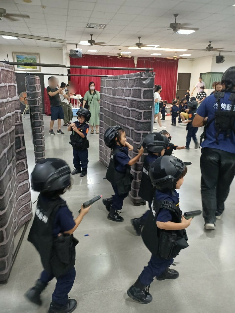 跟著哈媽去溜達-小小波力士 跟著哈媽去溜達-小小波力士