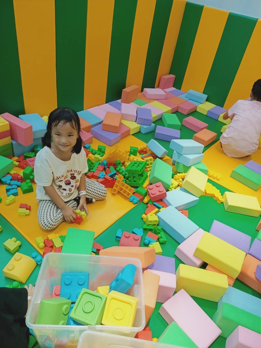 台南貨櫃公園-溜小孩好地方 台南貨櫃公園-溜小孩好地方