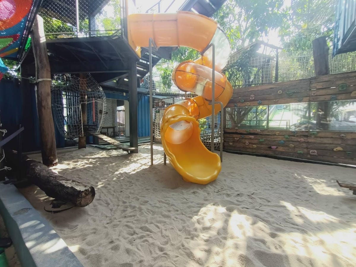 台南貨櫃公園-溜小孩好地方 台南貨櫃公園-溜小孩好地方