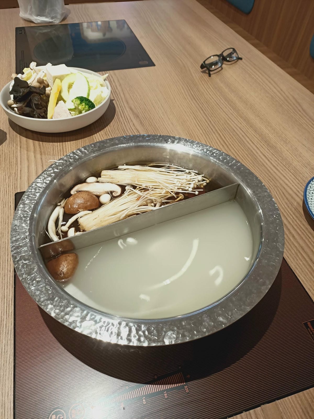 這一小鍋-服務好,還不錯吃,可惜限時90分有點趕!!!